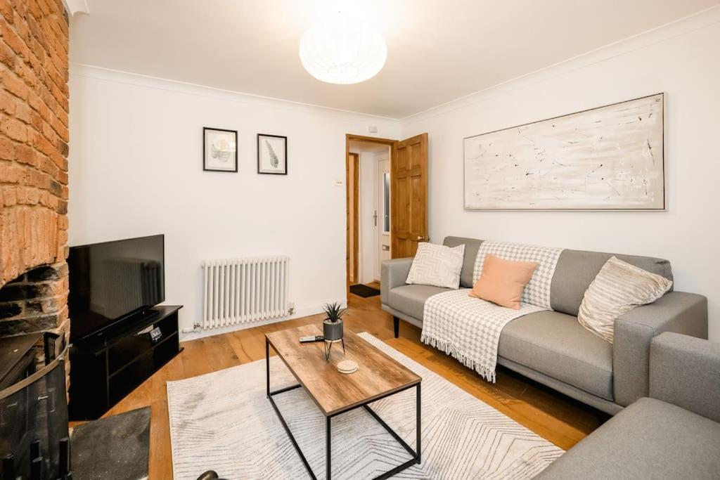 3 Bedroom Home Close To Town Centre With Wifi & Garden Роял-Танбридж-Веллс Екстер'єр фото