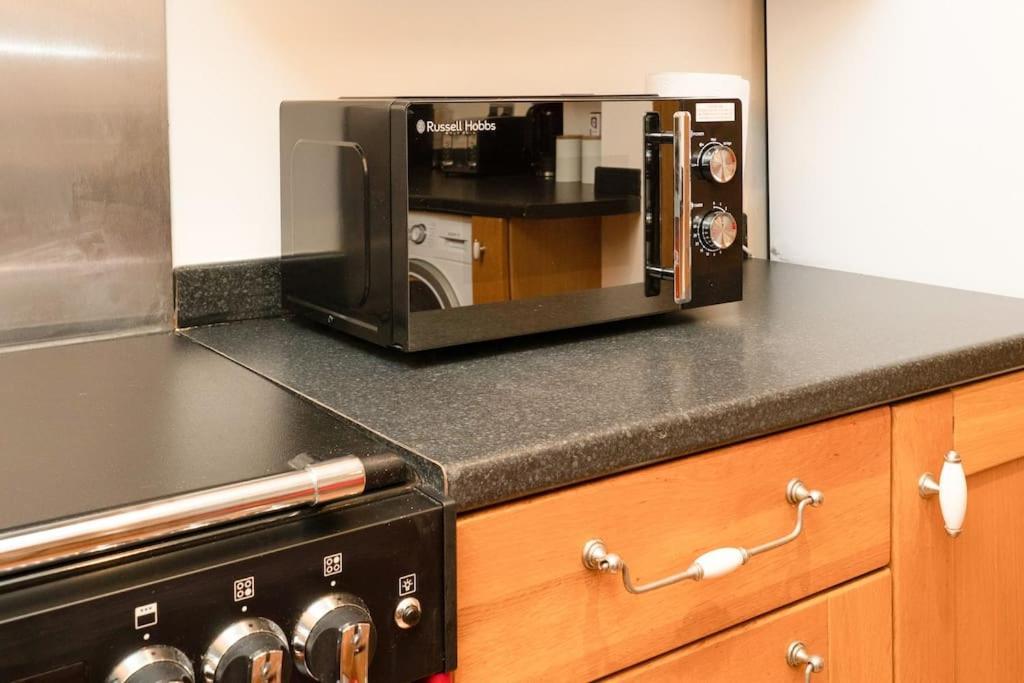3 Bedroom Home Close To Town Centre With Wifi & Garden Роял-Танбридж-Веллс Екстер'єр фото