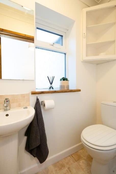 3 Bedroom Home Close To Town Centre With Wifi & Garden Роял-Танбридж-Веллс Екстер'єр фото