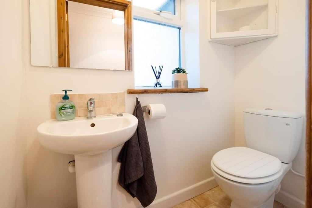 3 Bedroom Home Close To Town Centre With Wifi & Garden Роял-Танбридж-Веллс Екстер'єр фото