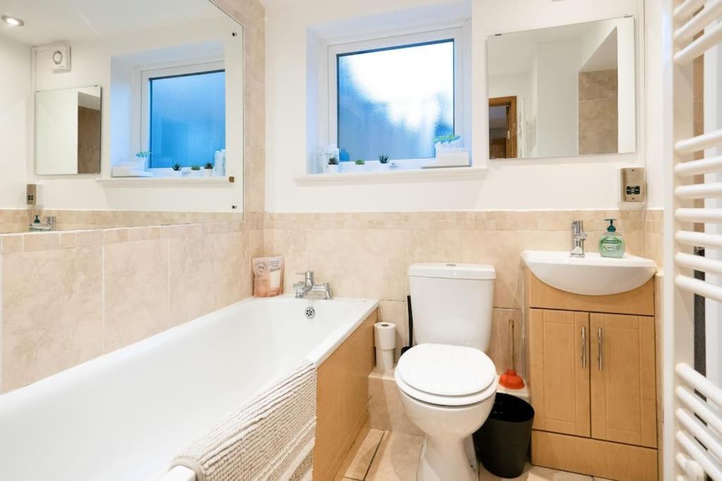 3 Bedroom Home Close To Town Centre With Wifi & Garden Роял-Танбридж-Веллс Екстер'єр фото